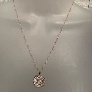 Elegant Gold Pendant Necklace